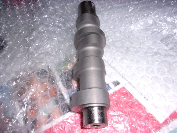 T2B069 NOCKENWELLE 40 PS