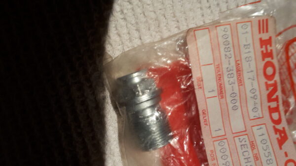 SECHSKANTSCHRAUBE 6MM CB125S3-F ect.