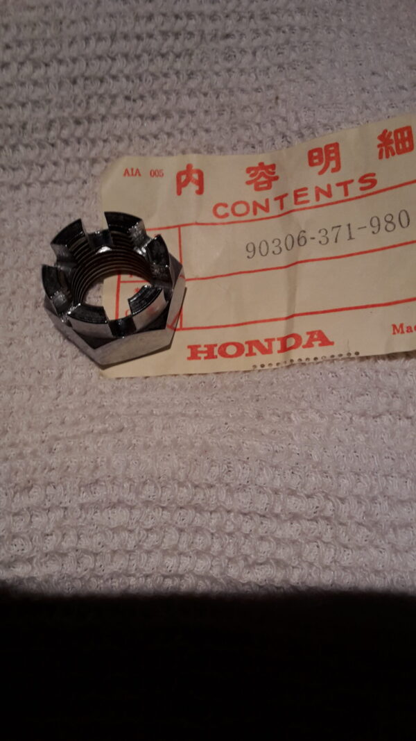 NUT,REAR AXLE  GL1000-LTD