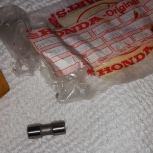 PIECE LIFTER ROD. XL250-SLS