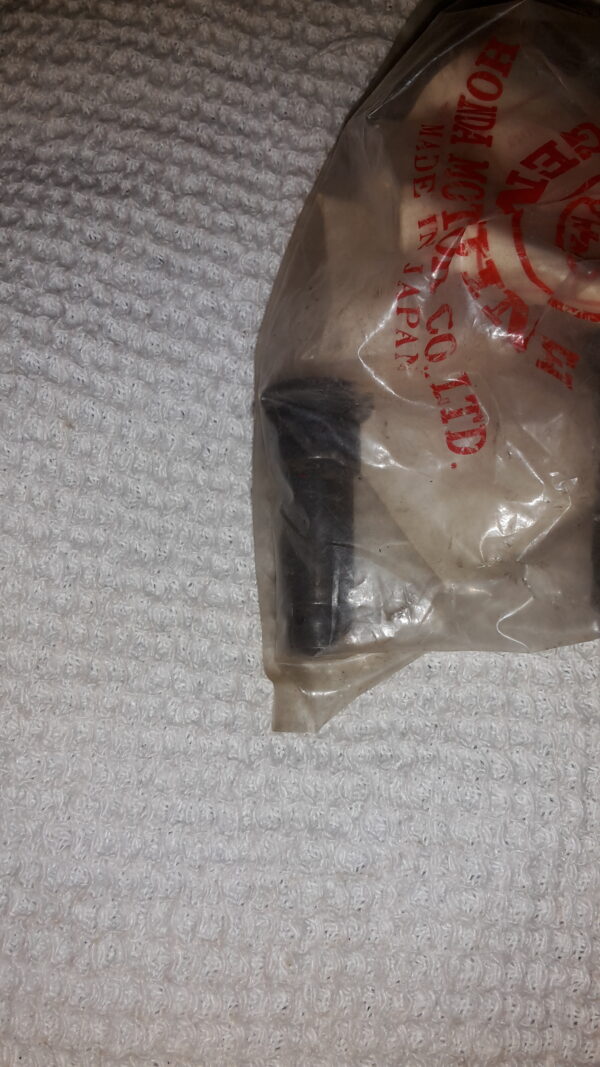 BOLT CLTH ADJUST  GL1100A