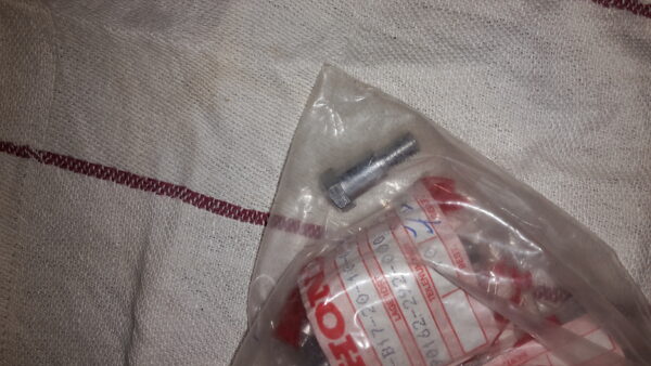 BOLT FENDER SETT. CB450K1-