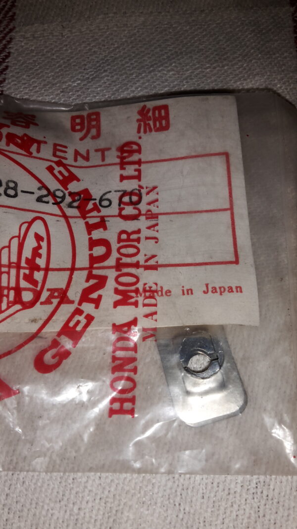 NUT, UNIT HOLDER CB450K1-