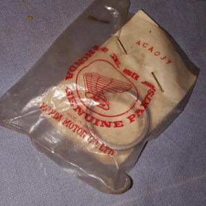 RETAINER , ROLLER CB90-100