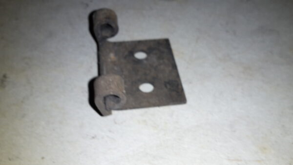 T8B075 SCHARNIERHÄLFTE FÜR GASPEDAL