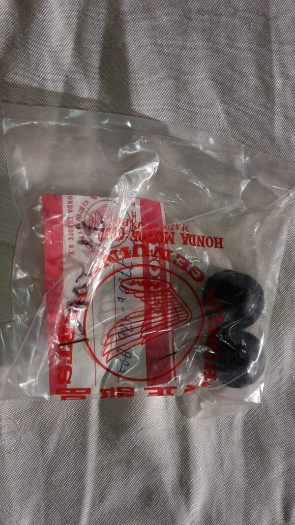 RUBBER, SEAT SETTING, CB650Z.PZ