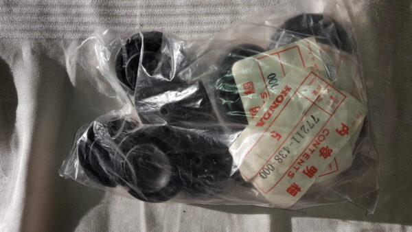 RUBBER SEAT STOP., CB900FZ,FA