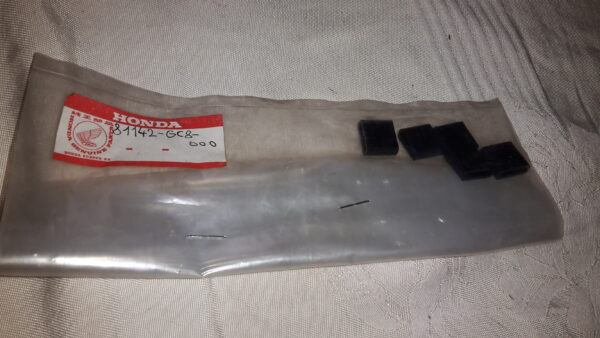 RUBBER, LID. STOPPER, NH90MDE