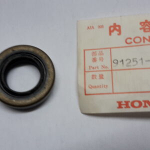 OIL SEAL 18x32x8 MIT METALL , CZ50M.A.Z