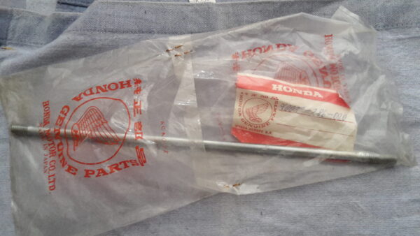 BOLT CYLINDER,STUD. CB250