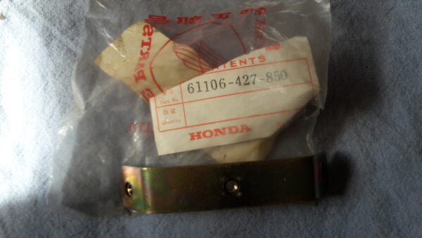 PLATE, FR. FENDER, XL185.SZ.SA