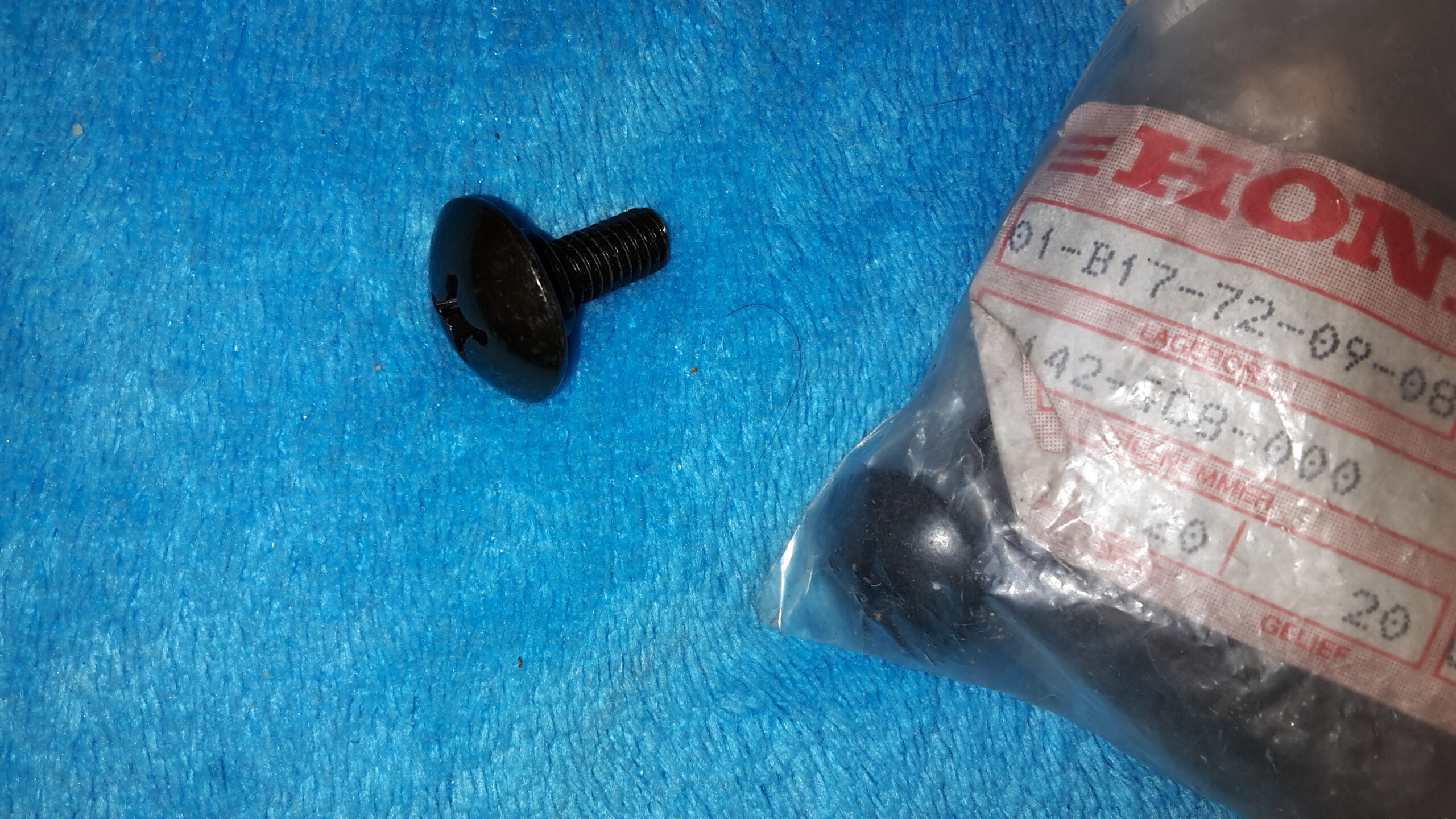 BOLT COVER SET, NH80MDE