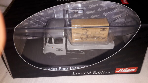 SCHUCO 02912 MERCEDES-BENZ L319 MIT PICCOLO HEINKEL ROLLER 1:43