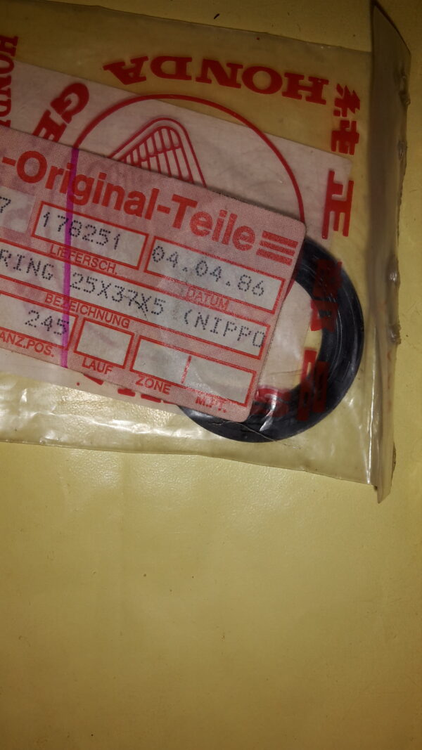 OIL SEAL 25x37x5