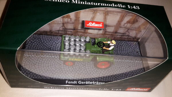 SCHUCO FENDT GERÄTETRÄGER „MILK LADY“ 1:43