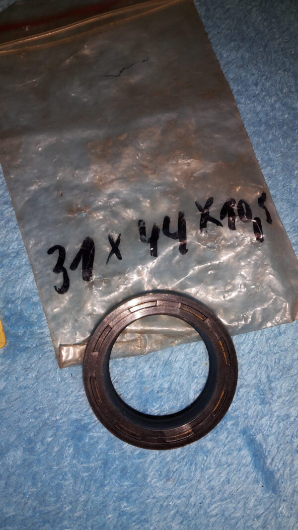 OIL SEAL 31x44x10,5