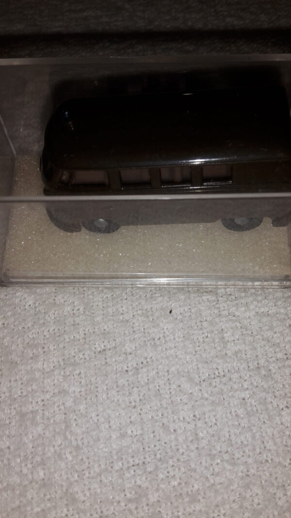 BREKINA 1:87 VW BUS MIT BLAULICHT BRAUN