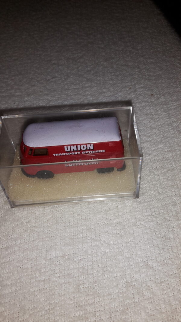 BREKINA 1:87 VW BUS UNION ROT TRANSPORT BETRIEBE LUFTFRACHT