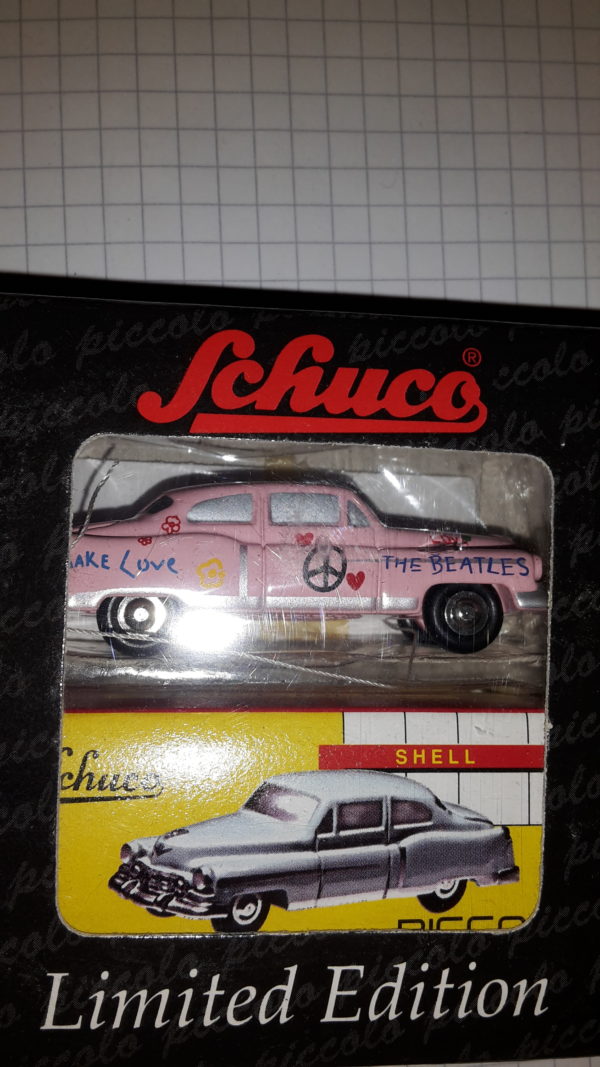 SCHUCO CADILLAC „FLOWER POWER“ 1:90