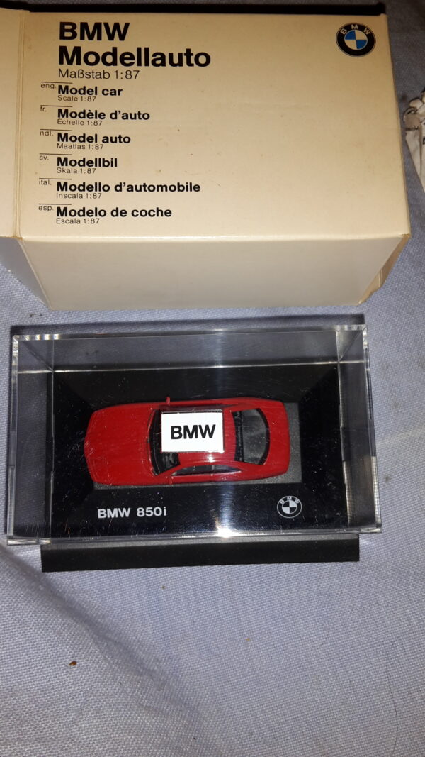 BMW 850i ROT ,1:87