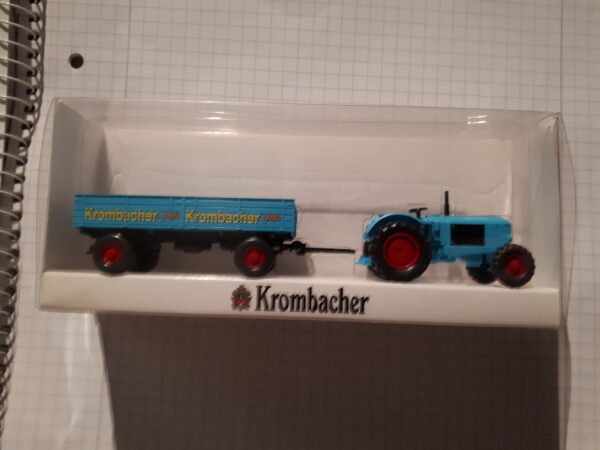 WIKING KROMBACHER ,DEUTZ SCHLEPPER MIT LANDWIRTSCHAFTLICHEN ANHÄNGER  2582 1:87