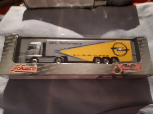 SCHUCO MAN TG-A KOFFERSATTELZUG m.SEITENVERKL.“OPEL PERFORMANCE“ 22637 1:87