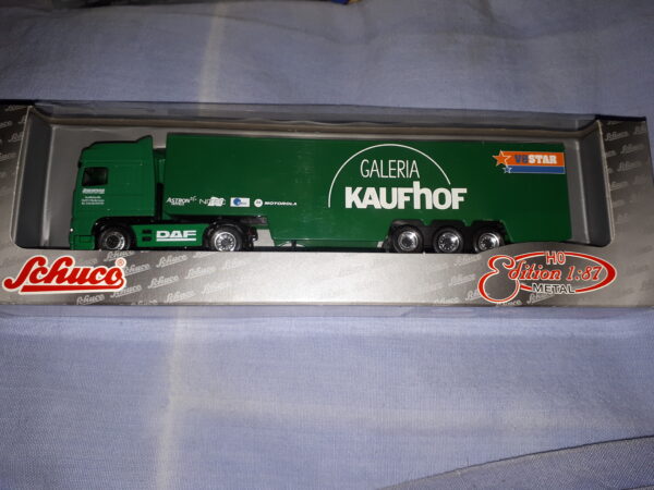 SCHUCO DAF 95XF KOFFERSATTELZUG m.SEITENVERKL. „GALERIA KAUFHOF“ 24501 1:87