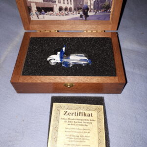 SCHUCO ZÜNDAPP BELLA ROLLER „25 JAHRE KARSTADT NÜRNBERG a.d. LORENZKIRCHE“ HOLZBOX 1:90