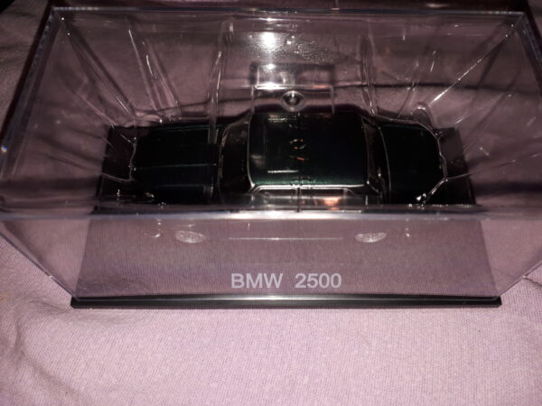 BMW 2500 GRÜN 1:43