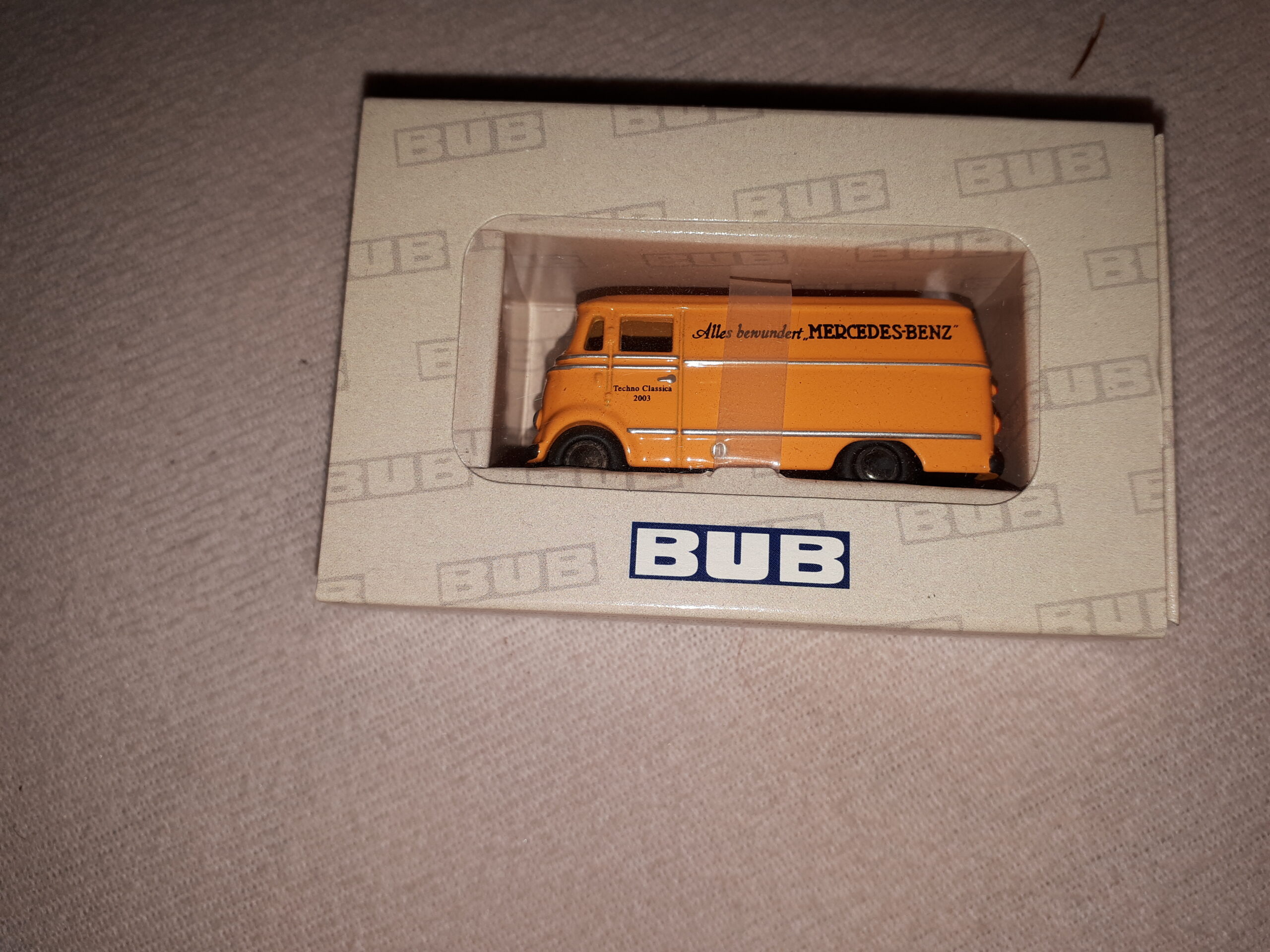 BUB MERCEDES-BENZ L319 „ALLES BEWUNDERT MERCEDES-BENZ“ 1:87