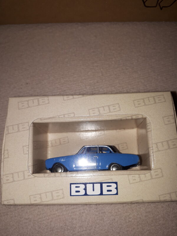 BUB TAUNUS 17M „BADEWANNE“ HELLBLAU 1:87