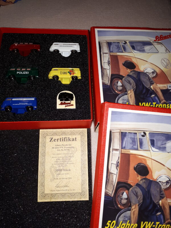 SCHUCO SET 50 JAHRE VW TRANSPORTER 5 AUTOS 1 PIN