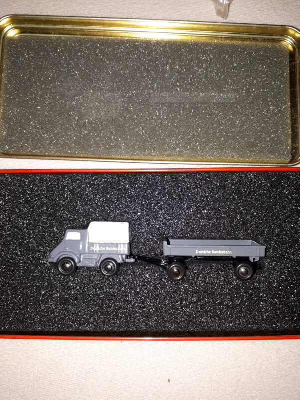 SCHUCO BLECHDOSE UNIMOG 401 MIT ANHÄNGER „DEUTSCHE BUNDESBAHN“ IDEE & SPIEL 2002