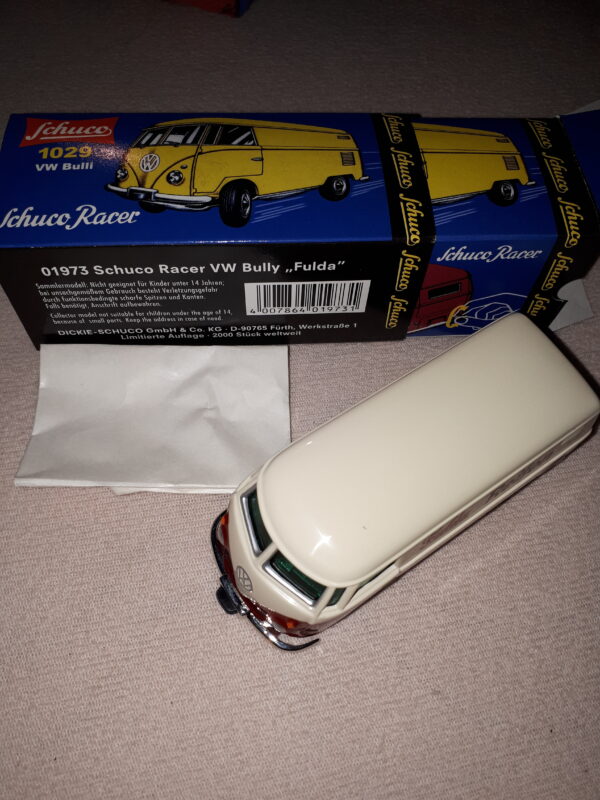 SCHUCO RACER VW BULLY „FULDA“ 1029 , 1:41 MIT SCHLÜSSEL ZUM AUFZIEHEN REPLIKA