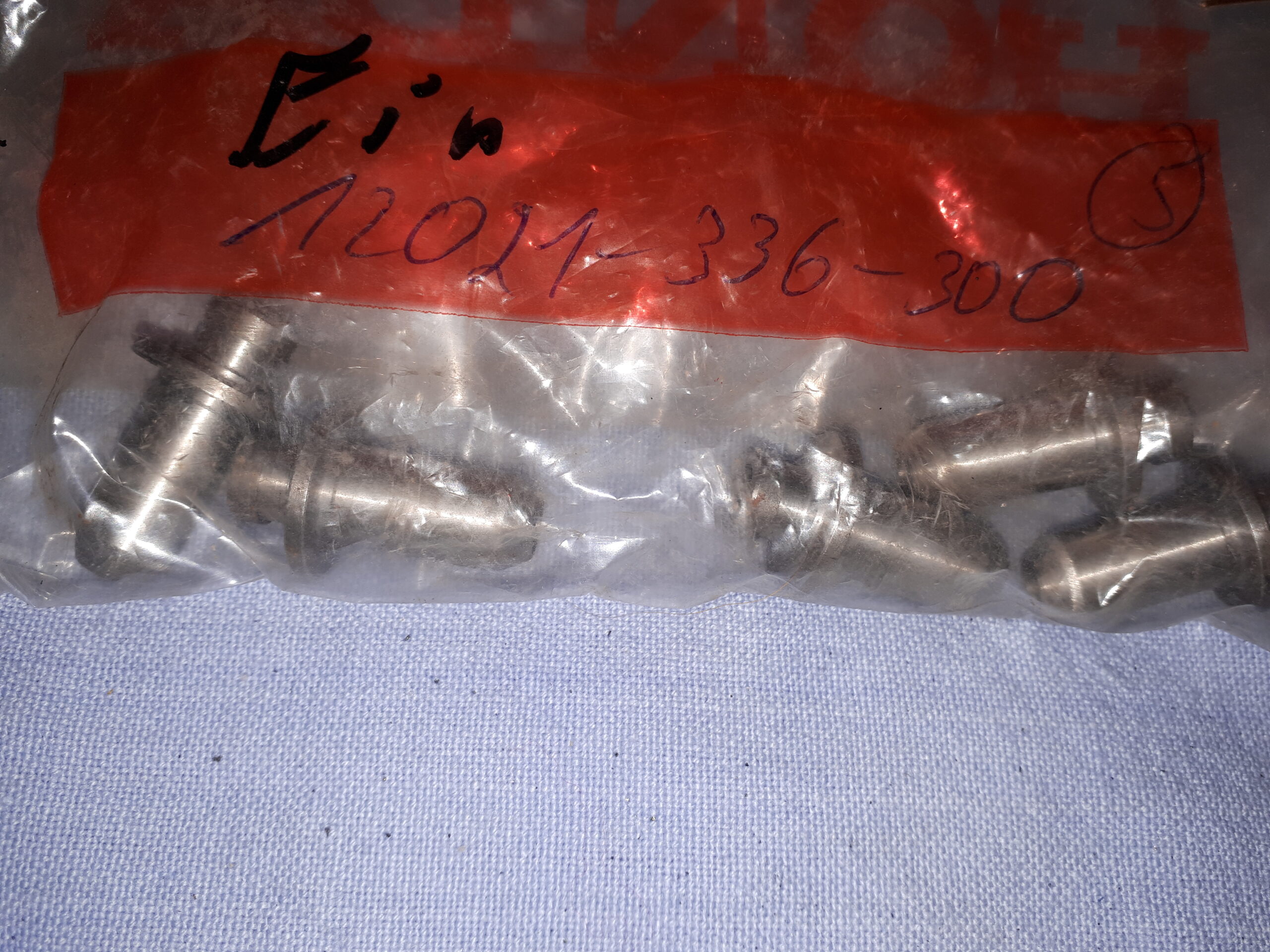 GUIDE INLET VALVE , CB125K5