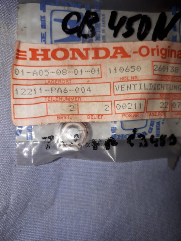 SEAL B.VALVE STEM. CB450N