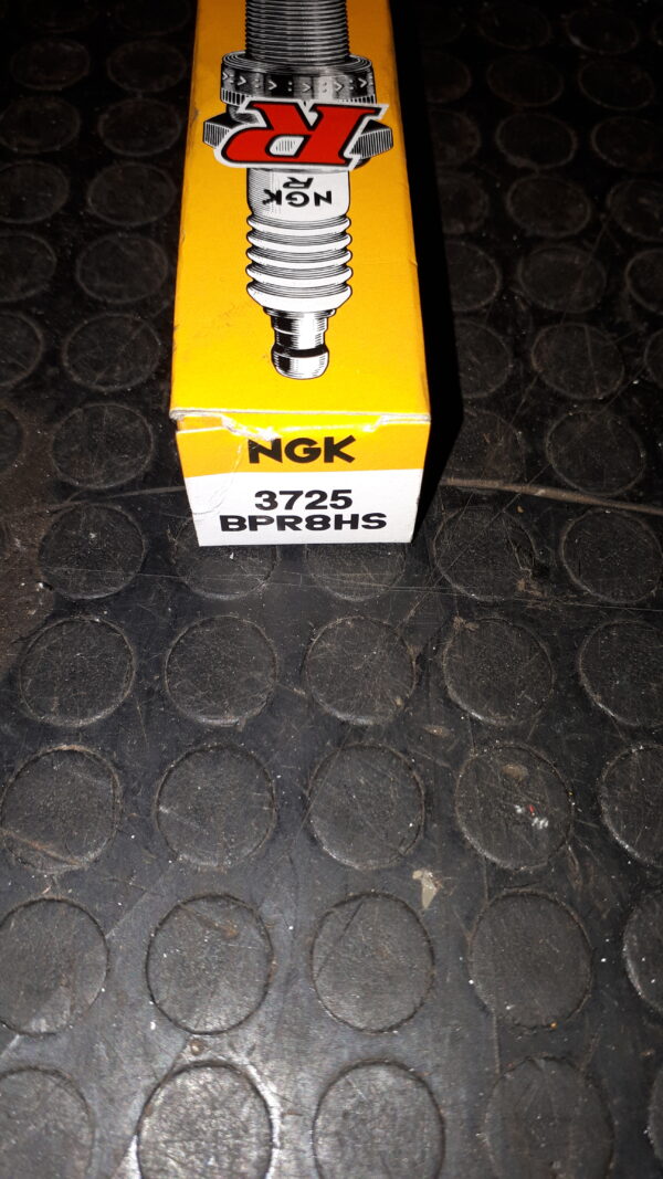 NGK ZÜNDKERZE BPR8HS – 3725