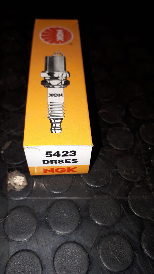 NGK ZÜNDKERZE DR8ES – 5423