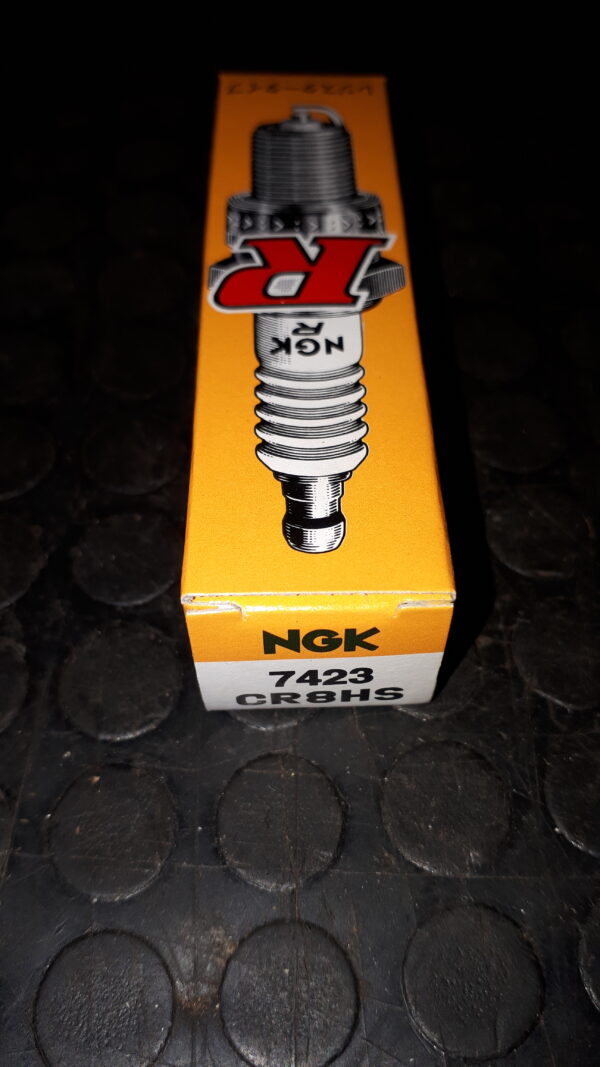 NGK ZÜNDKERZE CR8HS -7423