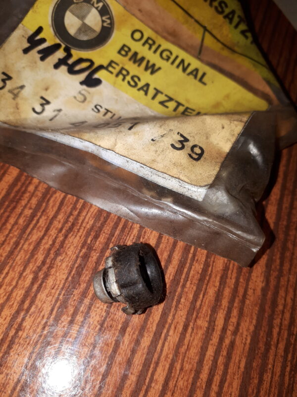 T8B110 BODENVENTIL HAUPTBREMSZYLINDER 17mm