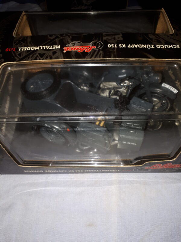 SCHUCO ZÜNDAPP KS750 MIT BEIWAGEN , 1:10