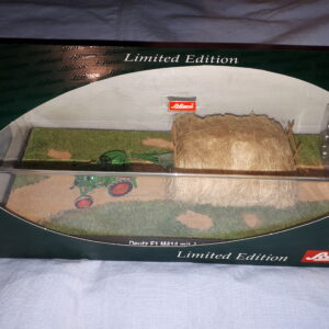 SCHUCO DIORAMA DEUTZ F1 M414 MIT ANHÄNGER UND FIGUREN