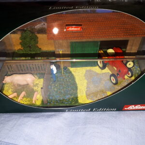 SCHUCO „BAUERNHOF“MIT PORSCHE-DIESEL „JUNIOR“ 1:43