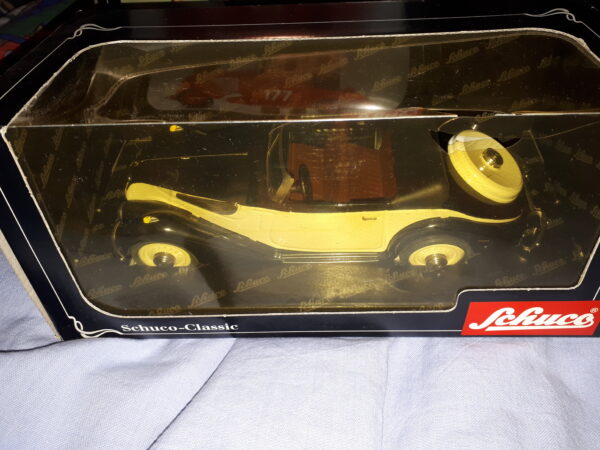 SCHUCO BMW 327 CABRIO 1:18