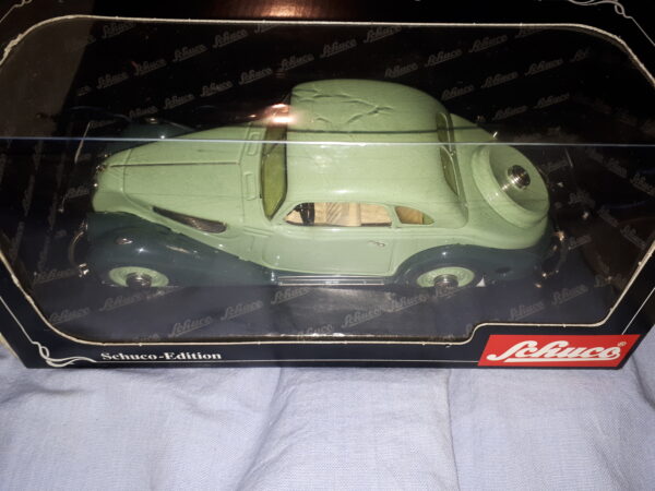 SCHUCO BMW 327 COUPE 1:18