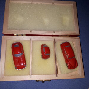 SCHUCO 3er SET 6/1999 ,BMW ISETTA,JAGUAR E-TYPE,OPEL KAPITÄN 1:90, AUFLAGE 2500, HOLZKISTE