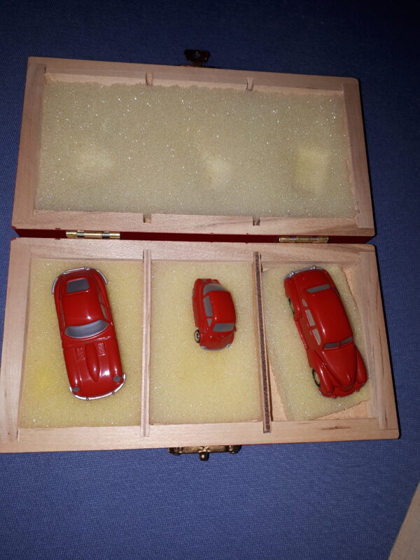 SCHUCO 3er SET 6/1999 ,BMW ISETTA,JAGUAR E-TYPE,OPEL KAPITÄN 1:90, AUFLAGE 2500, HOLZKISTE