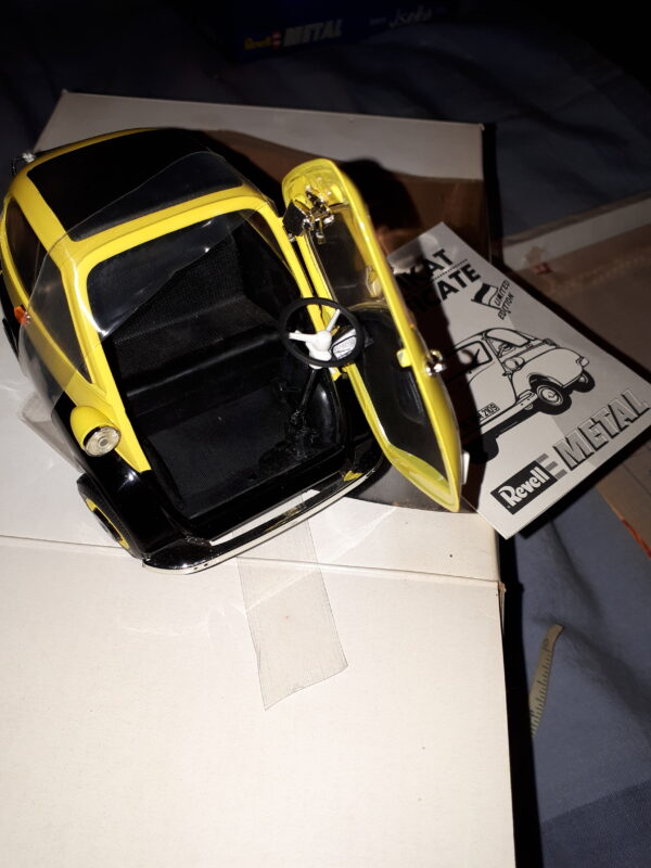 REVELL BMW ISETTA SCHWARZ GELB 1:18