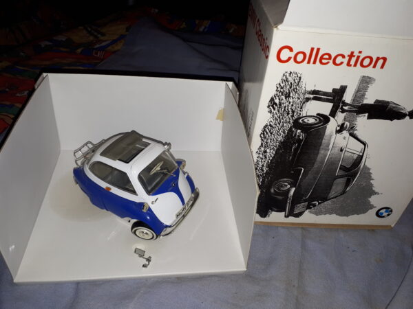 BMW CLASSIC BMW ISETTA BLAU/WEIß 1:18 1955-1962
