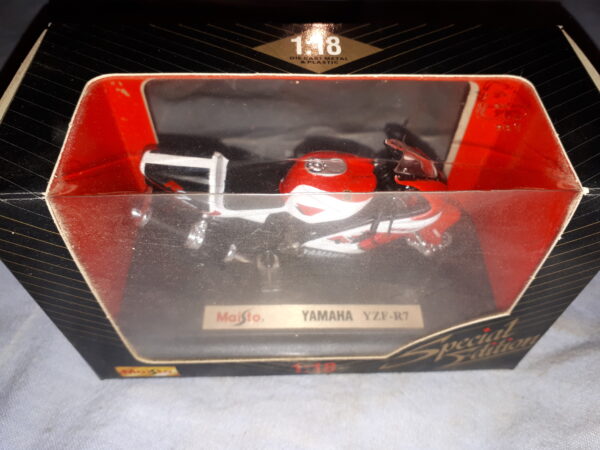 MAISTO YAMAHA YZF-R7, 1:18